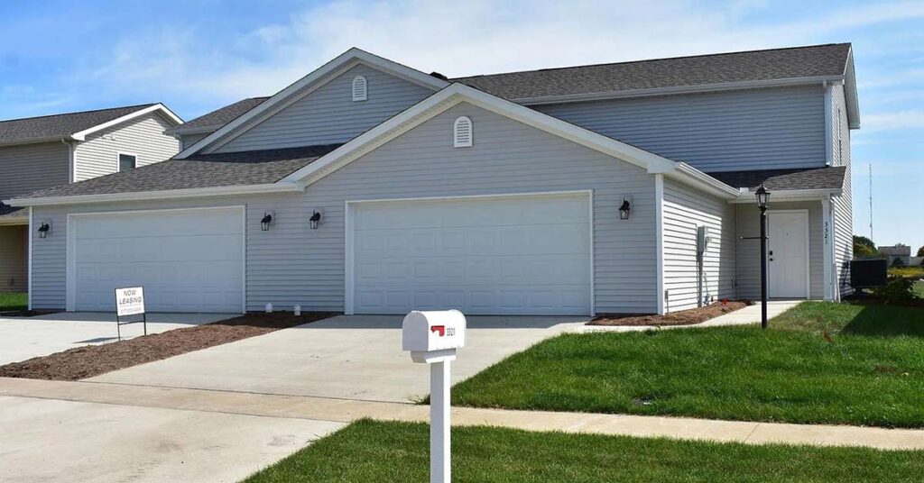 boulder ridge for lease in Champaign, IL