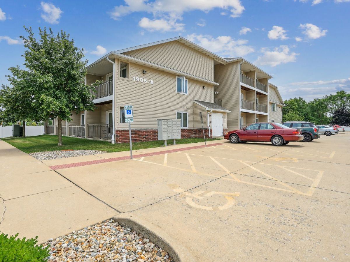 eastland-apartments-urbana13